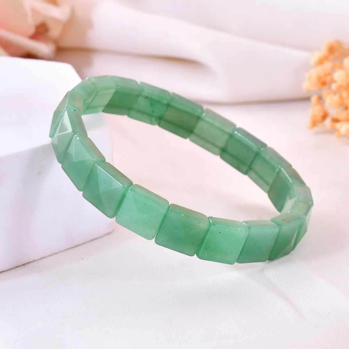 GREEN AVENTURINE PYRAMID SHAPED CRYSTAL STRETCH BRACELET