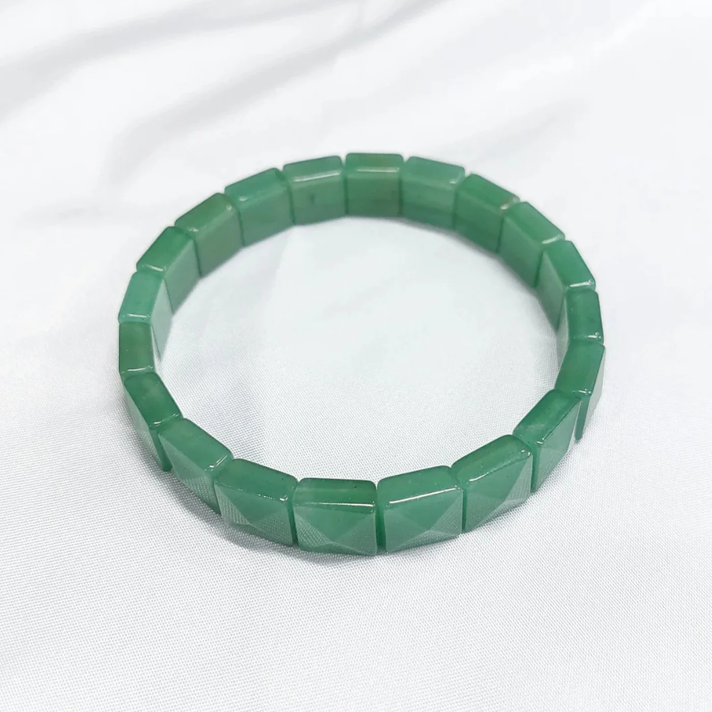 GREEN AVENTURINE PYRAMID SHAPED CRYSTAL STRETCH BRACELET