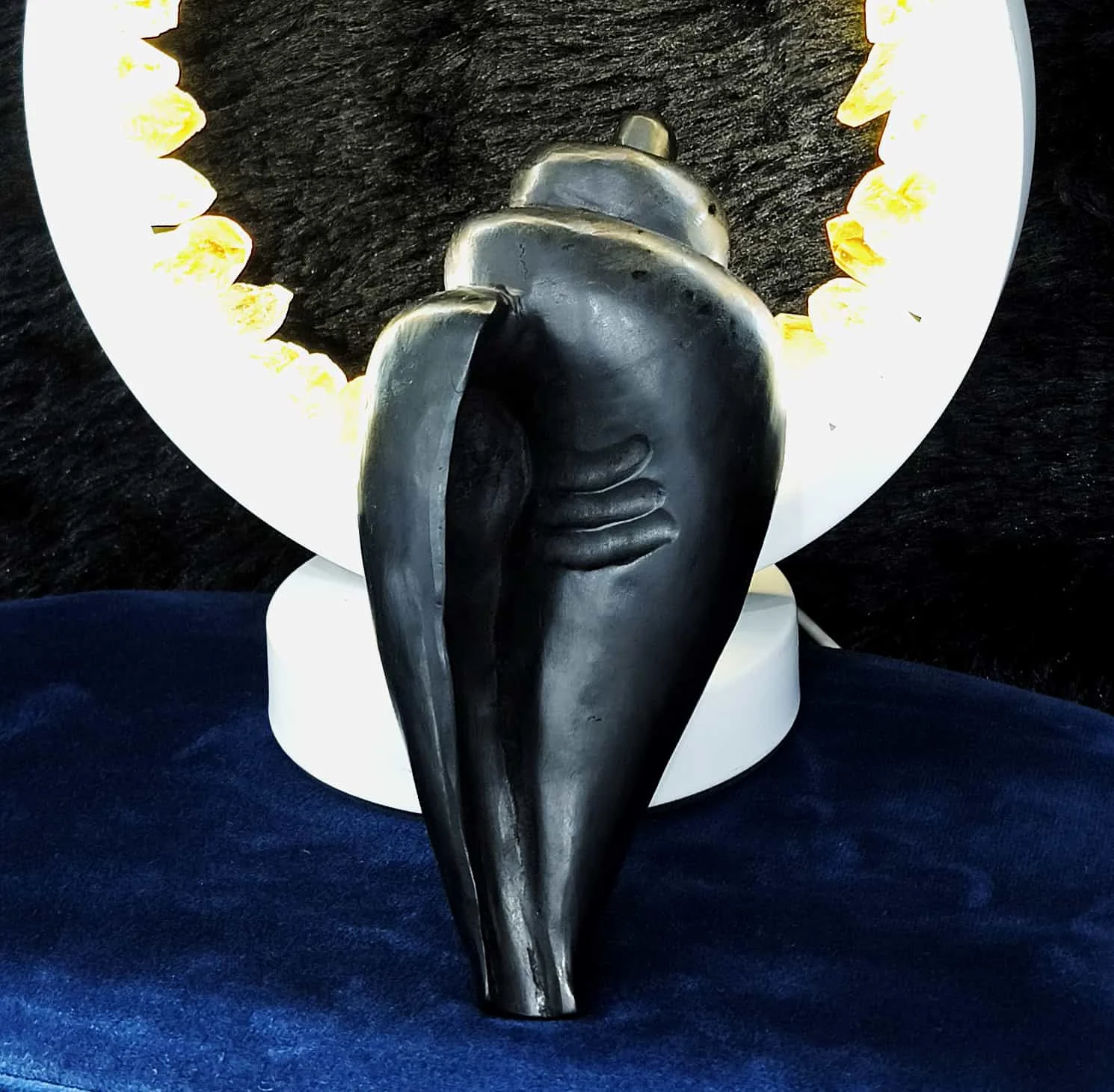 KARUNGALI SHANKH STATUE
