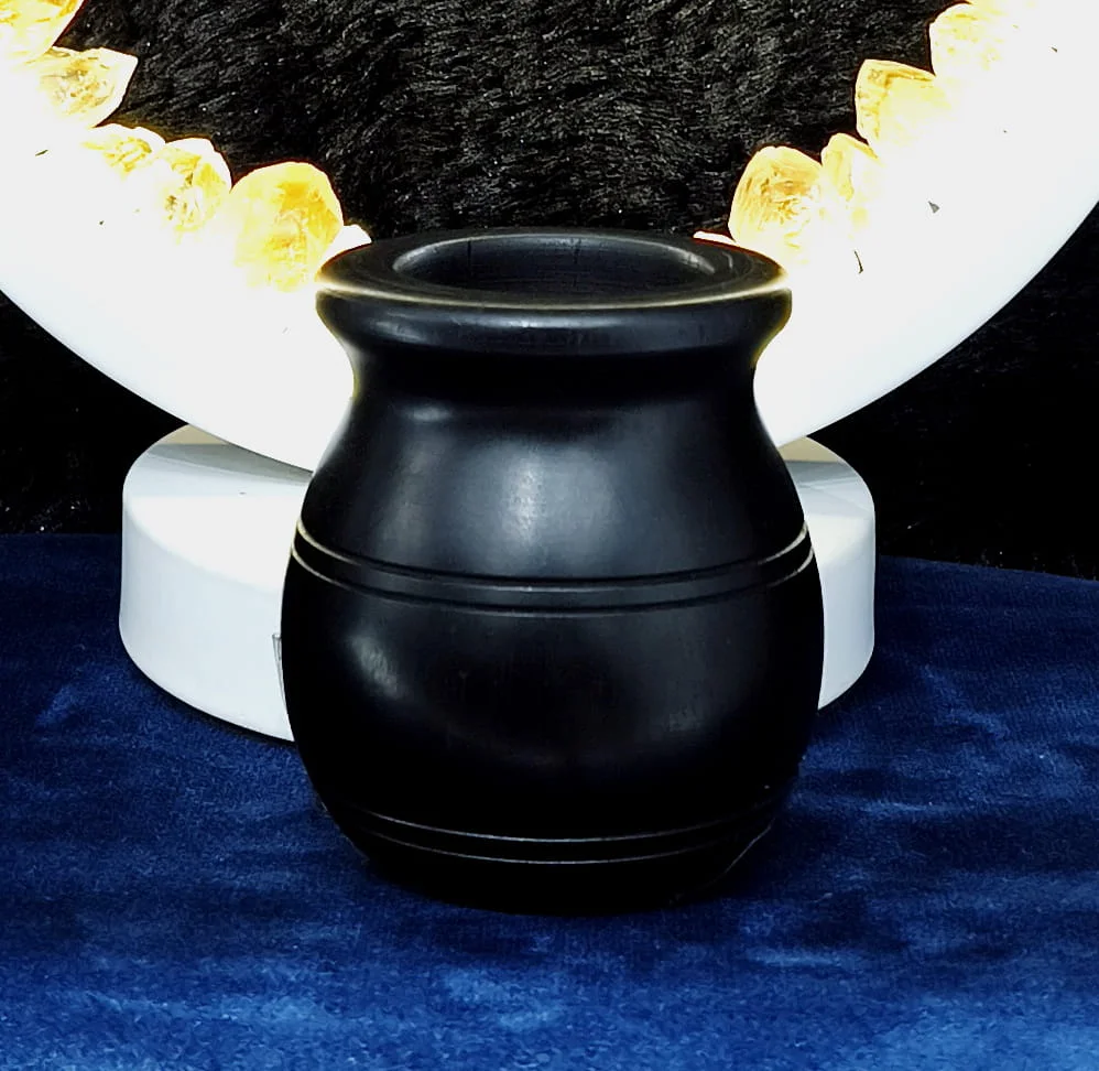 Karungali Pot 
